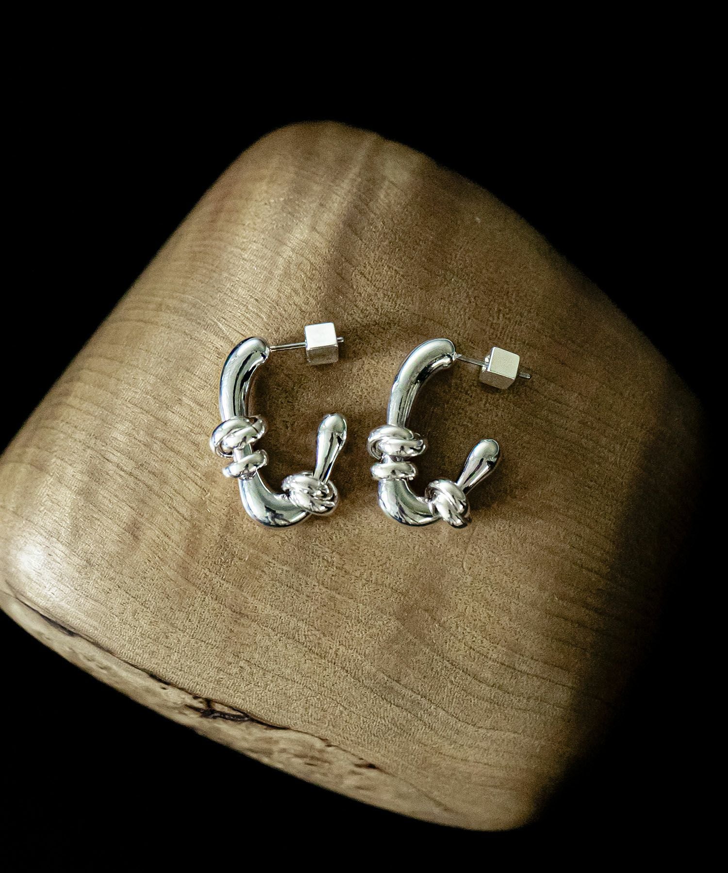 LAPUIS] Flow coil pierced earrings | CASSELINI ONLINE SHOP