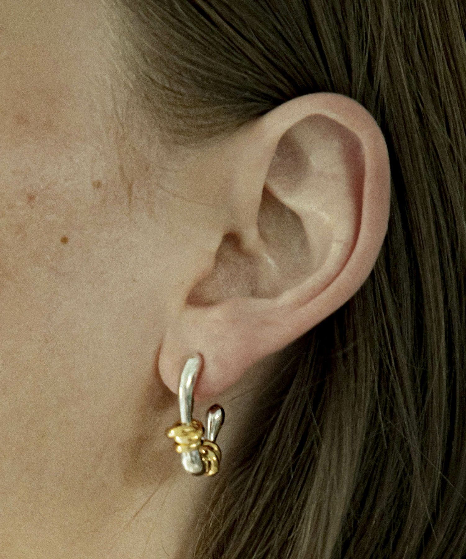 LAPUIS] Flow coil pierced earrings | CASSELINI ONLINE SHOP