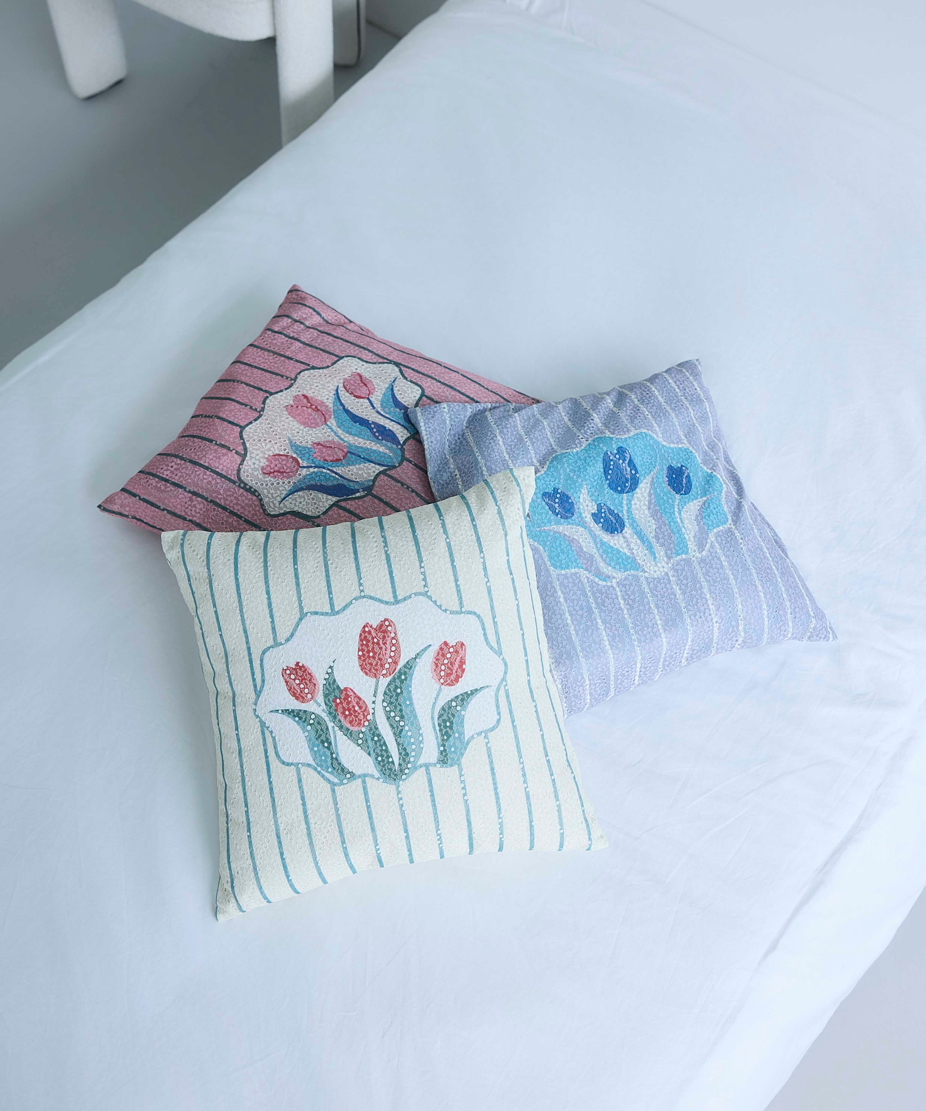 Calee キャリー　クッションカバー　２個セット Casselini HOME(キャセリーニ ホーム)フラワークッションカバー