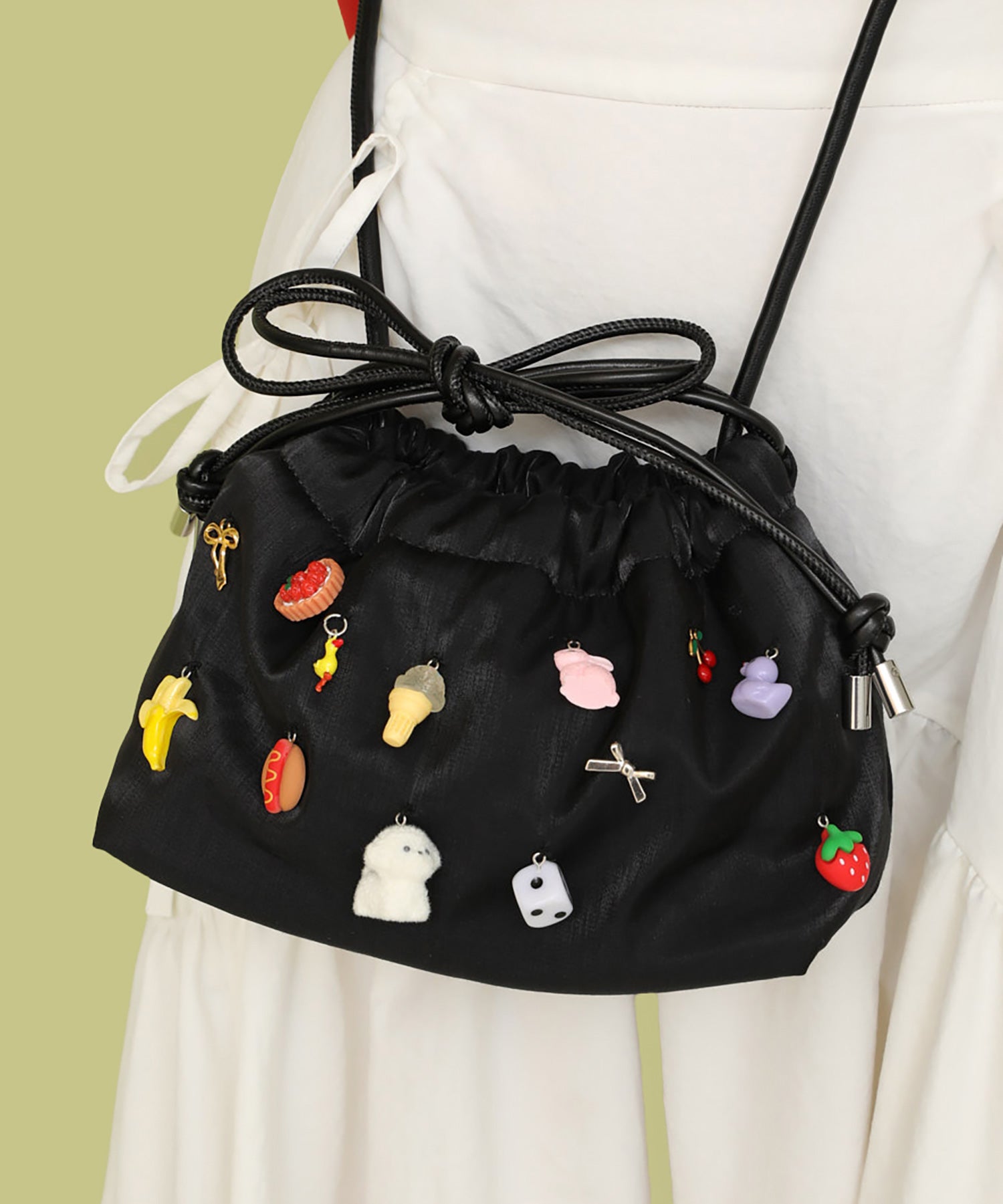 Casselini(キャセリーニ)チャーム付きショルダーバッグ | CASSELINI