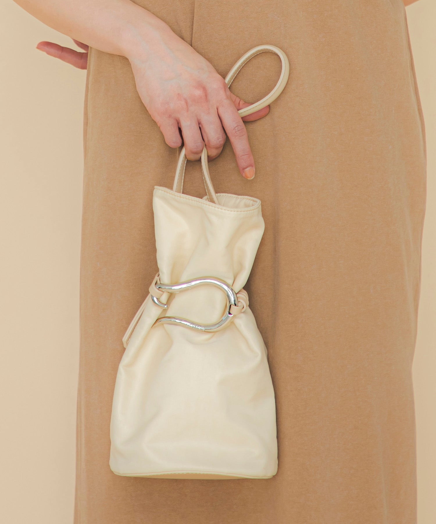 LE VERNIS] Poire bucket bag S | CASSELINI ONLINE SHOP
