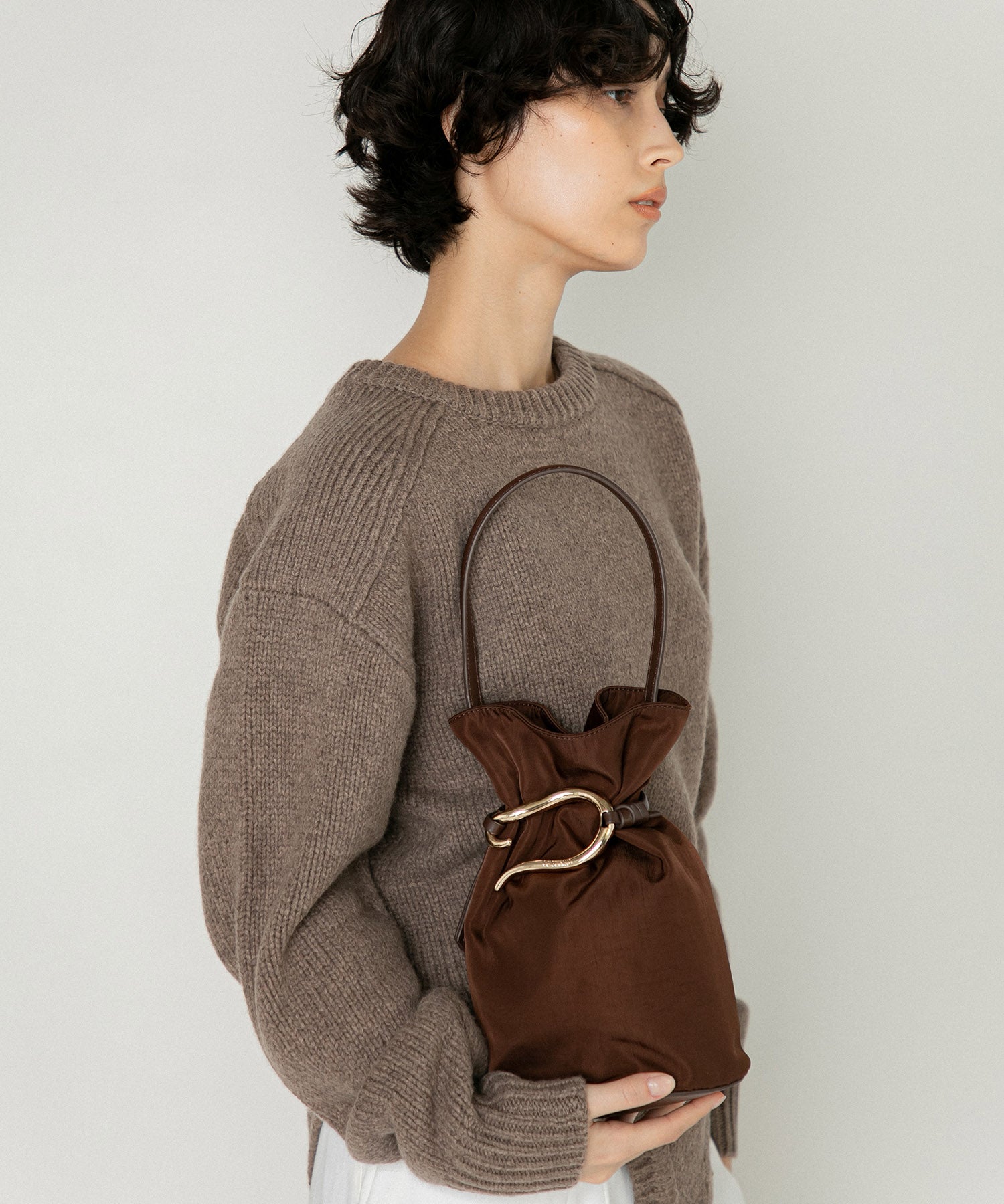 LE VERNIS] Poire bucket bag S | CASSELINI ONLINE SHOP