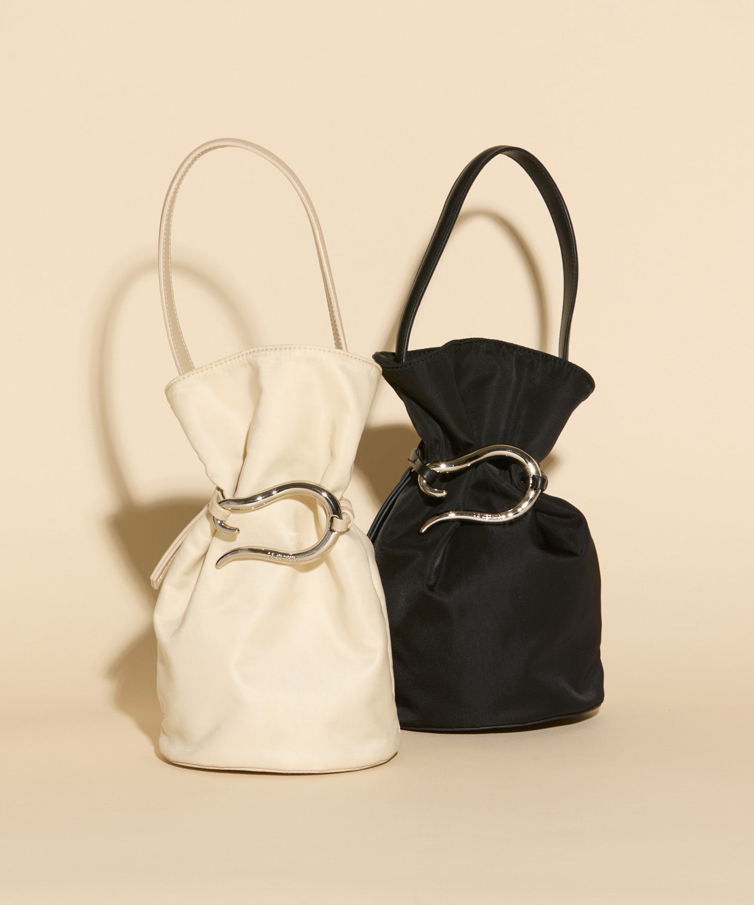 LE VERNIS] Poire bucket bag S | CASSELINI ONLINE SHOP