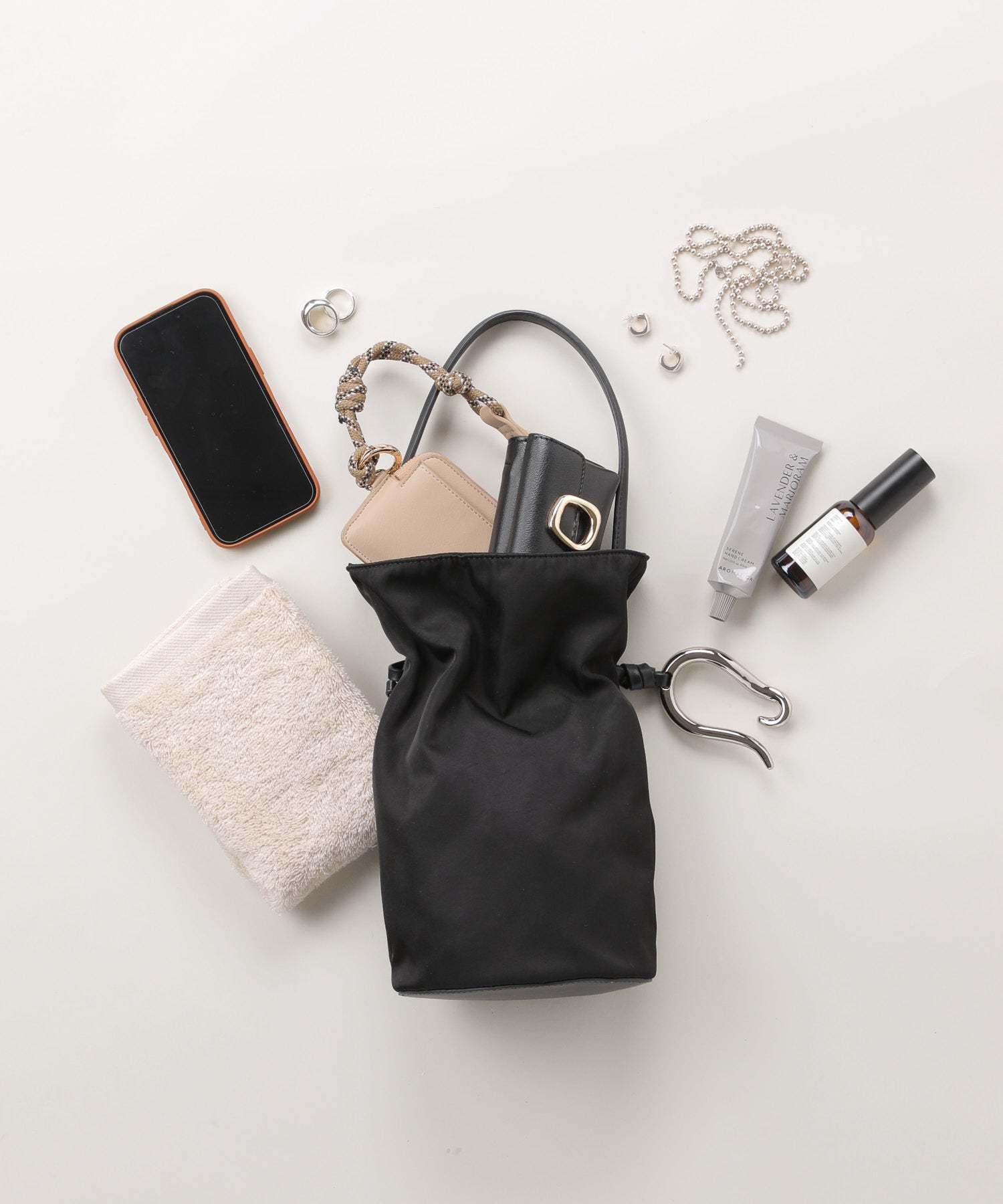 LE VERNIS] Poire bucket bag S | CASSELINI ONLINE SHOP
