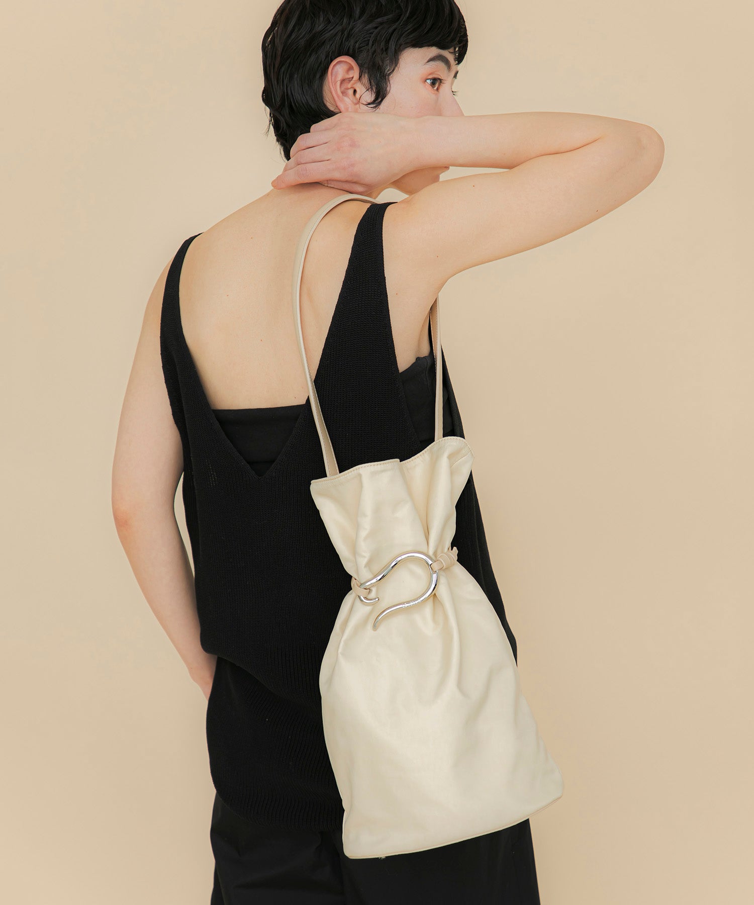 LE VERNIS] Poire bucket bag M | CASSELINI ONLINE SHOP
