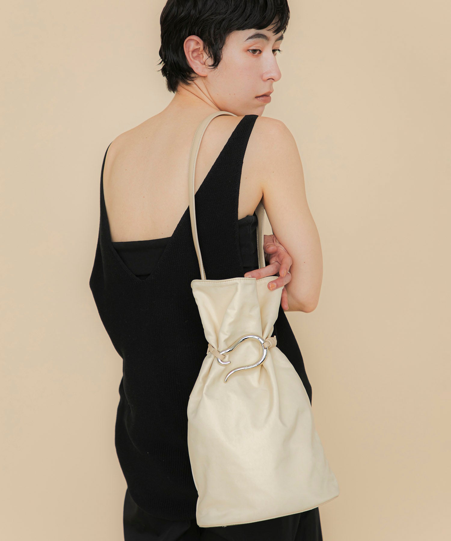 LE VERNIS] Poire bucket bag M | CASSELINI ONLINE SHOP