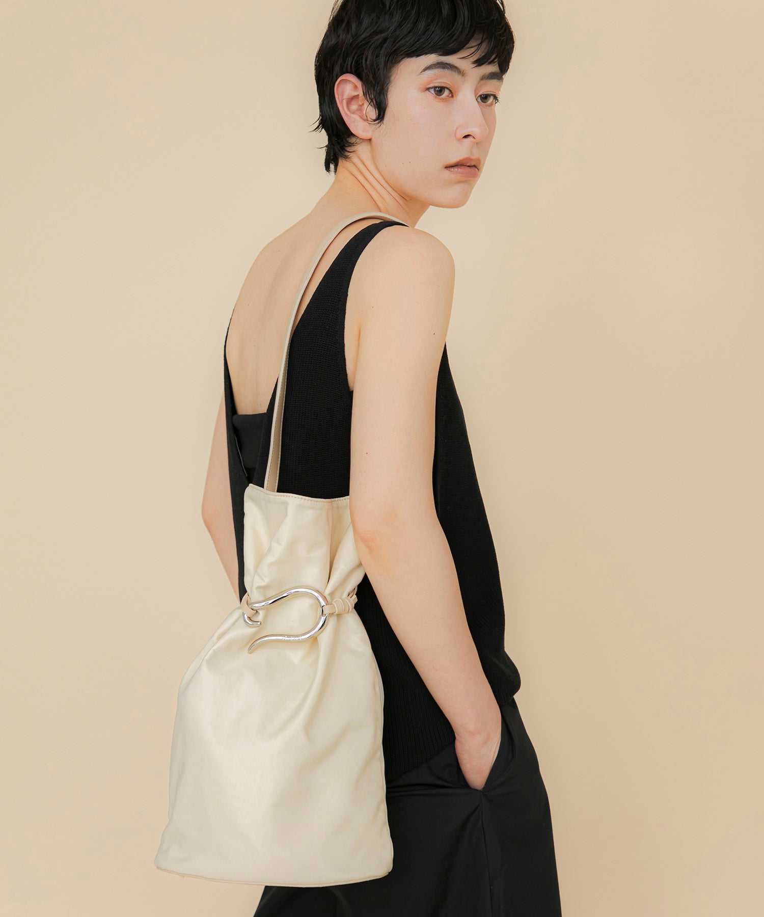 LE VERNIS] Poire bucket bag M | CASSELINI ONLINE SHOP