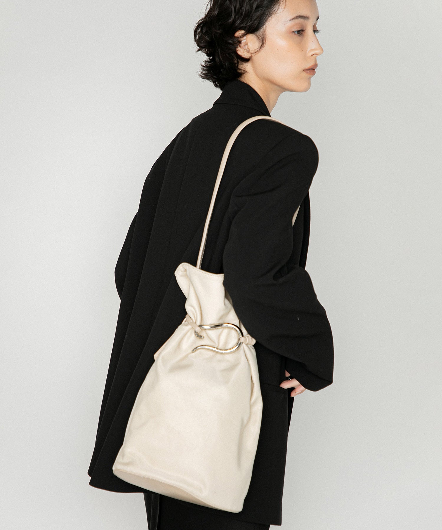 美品 LE VERNIS POIRE BOX BAG 大容量 通勤 トートバッグ LE VERNIS] Poire bucket bag M | CASSELINI ONLINE SHOP