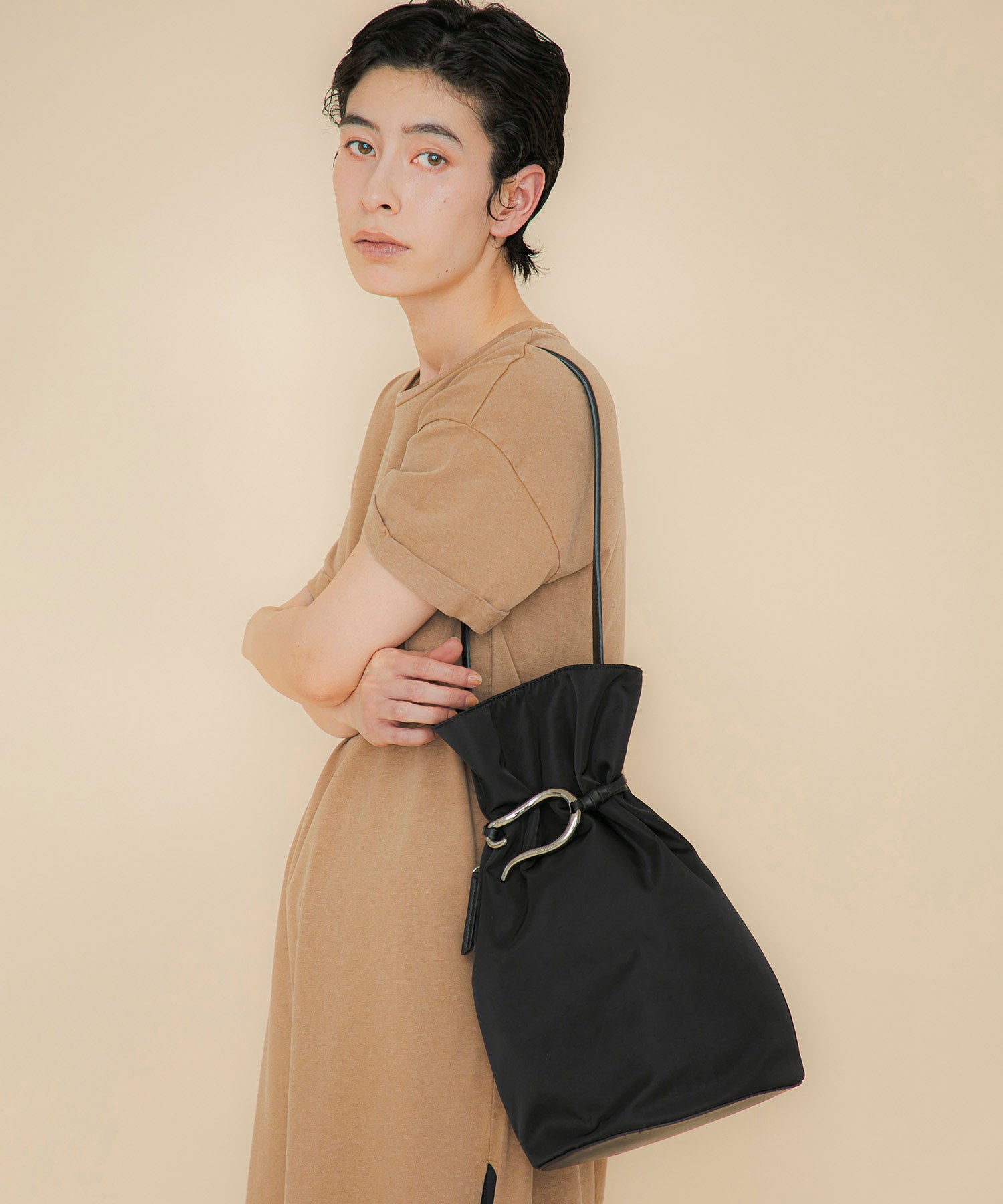 LE VERNIS] Poire bucket bag M | CASSELINI ONLINE SHOP