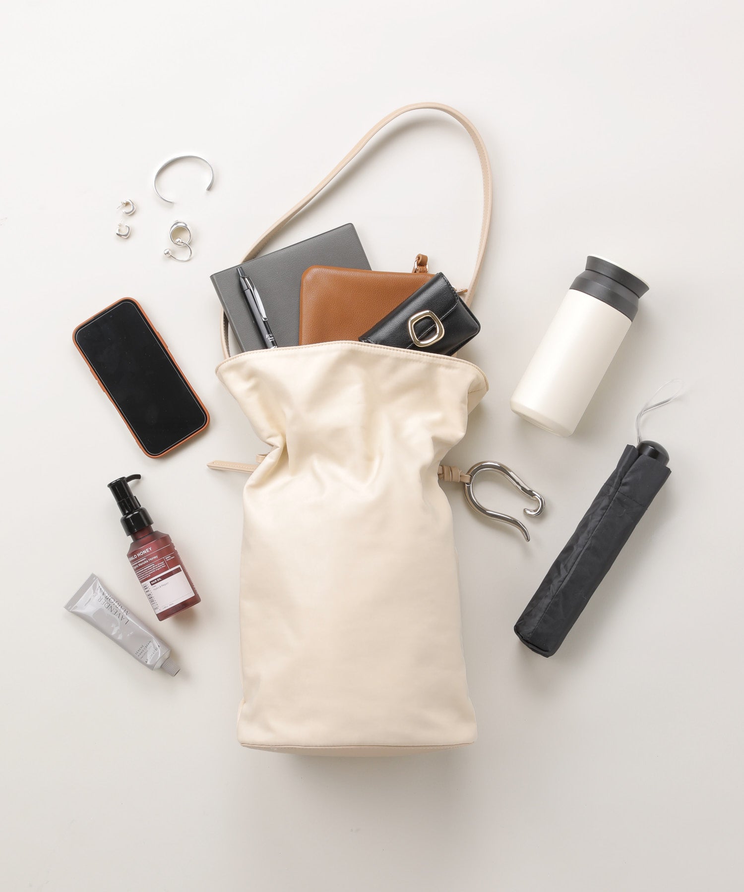 LE VERNIS] Poire bucket bag M | CASSELINI ONLINE SHOP