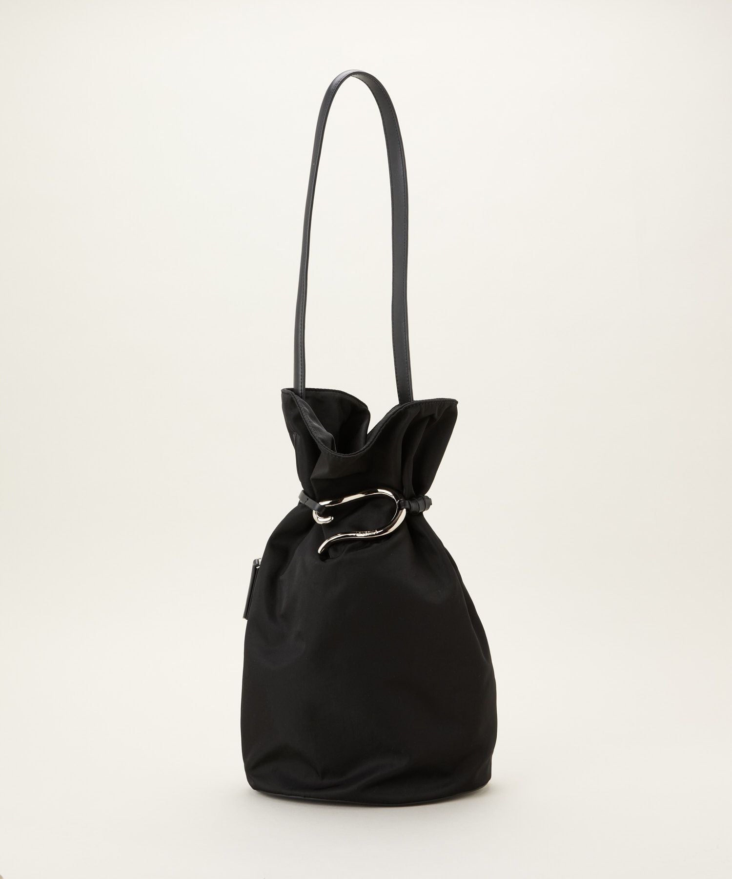 LE VERNIS] Poire bucket bag M | CASSELINI ONLINE SHOP