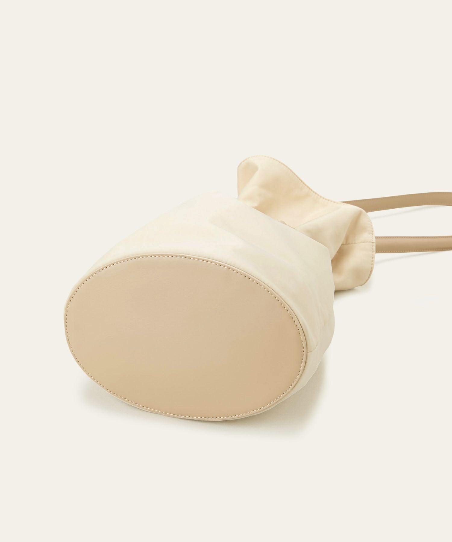 LE VERNIS] Poire bucket bag M | CASSELINI ONLINE SHOP