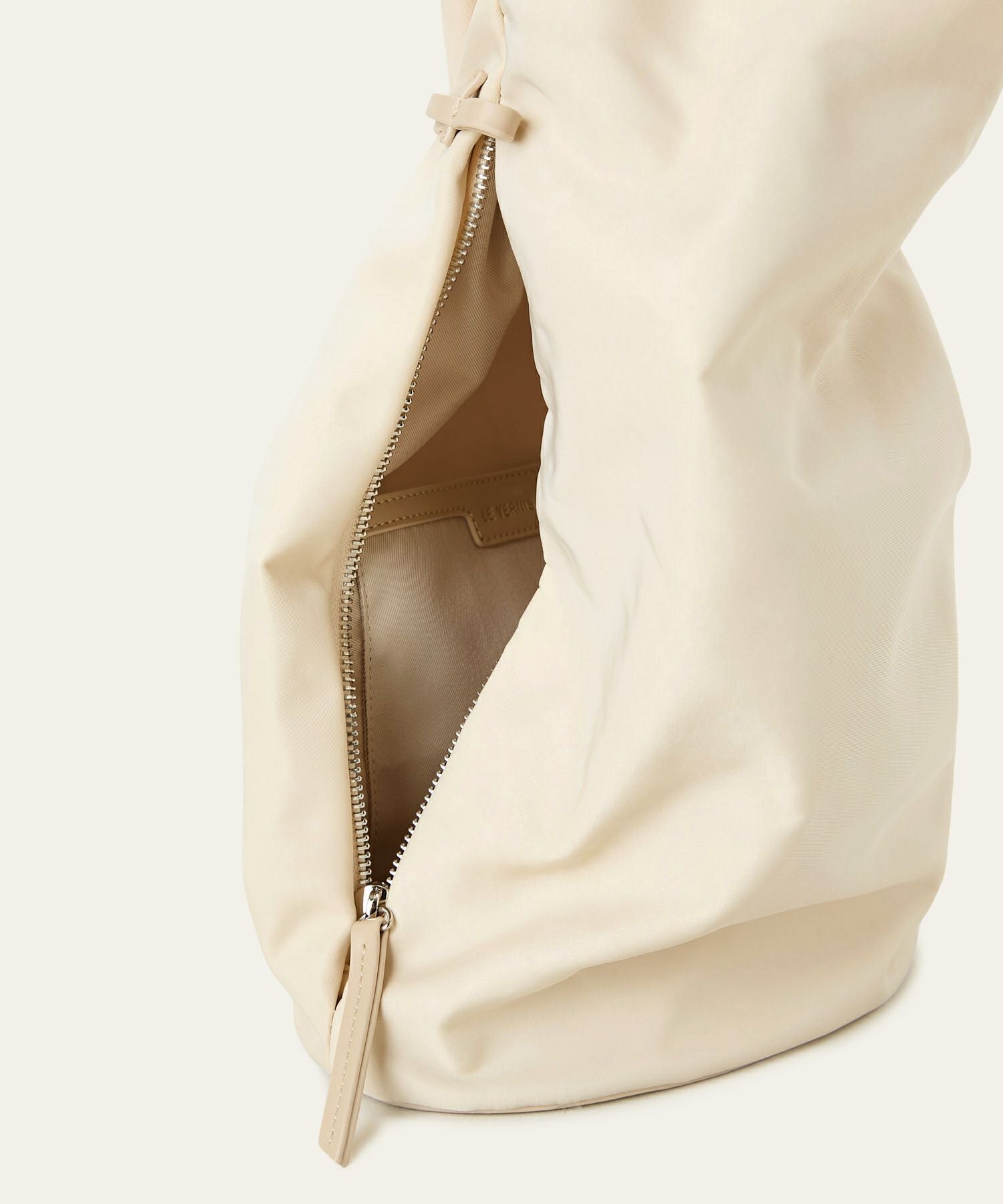 LE VERNIS] Poire bucket bag M | CASSELINI ONLINE SHOP