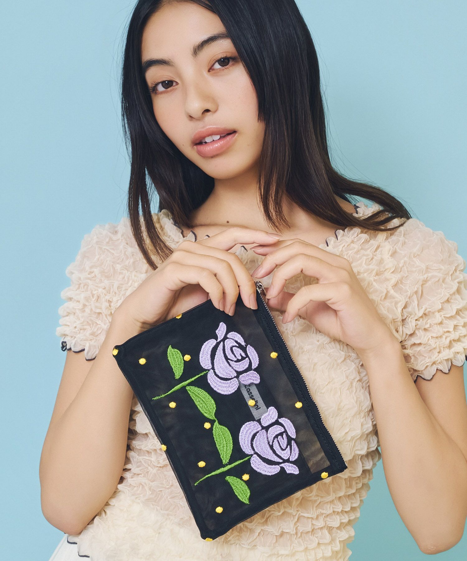 手刺繍　未使用ニードルポイント/プチポアン/プチポワンフラワー　クッションカバー プチポワン調のおしゃれなクッションカバー、花柄の刺繍が華やかな