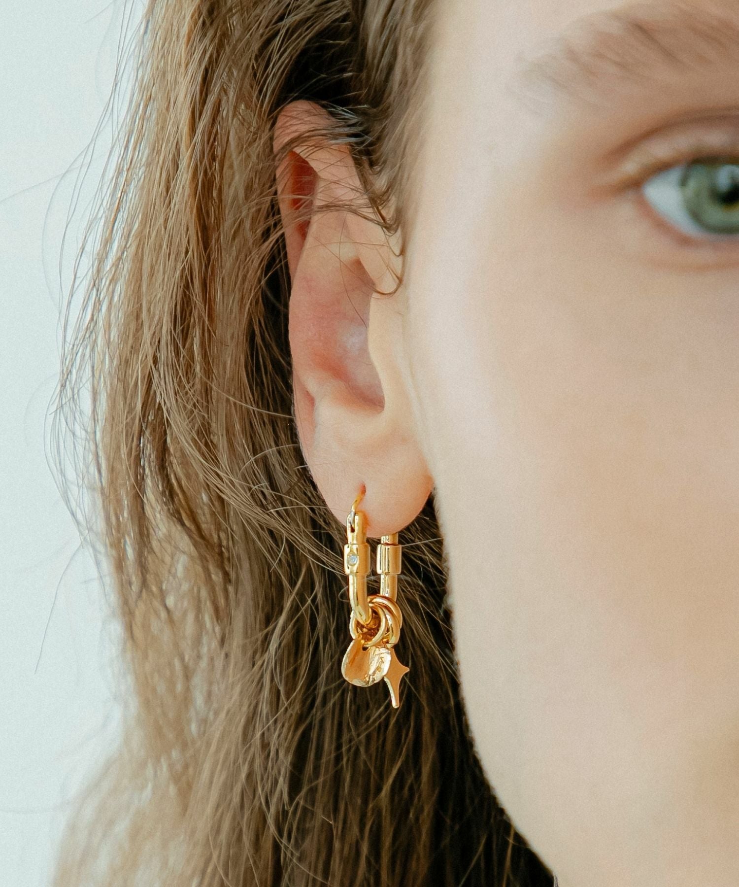 LAPUIS] Sammy charm pierced earrings | CASSELINI ONLINE SHOP