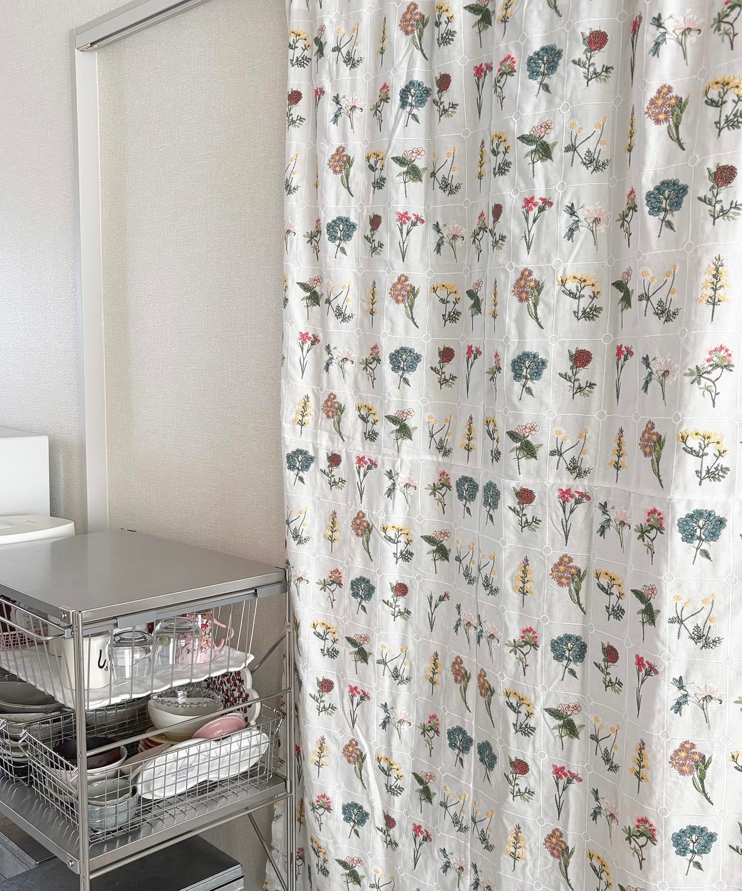 Casselini HOME(キャセリーニ ホーム)フラワー刺繍カーテン
