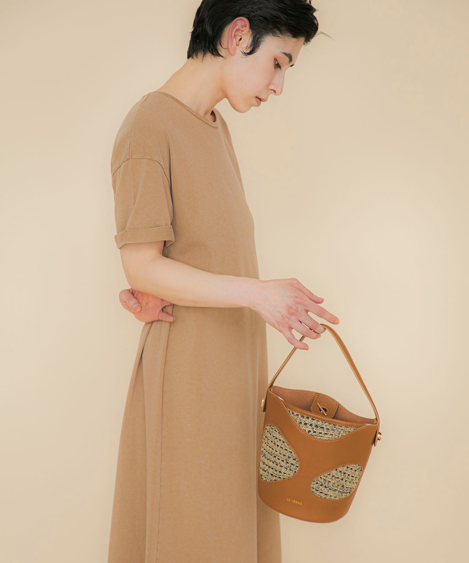 LE VERNIS] Hole digging bucket bag | CASSELINI ONLINE SHOP