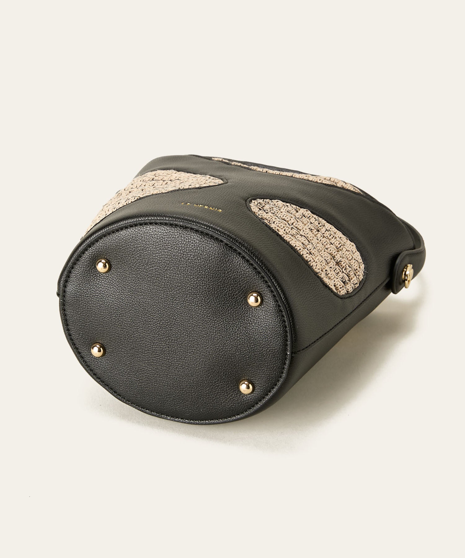 LE VERNIS] Hole digging bucket bag | CASSELINI ONLINE SHOP