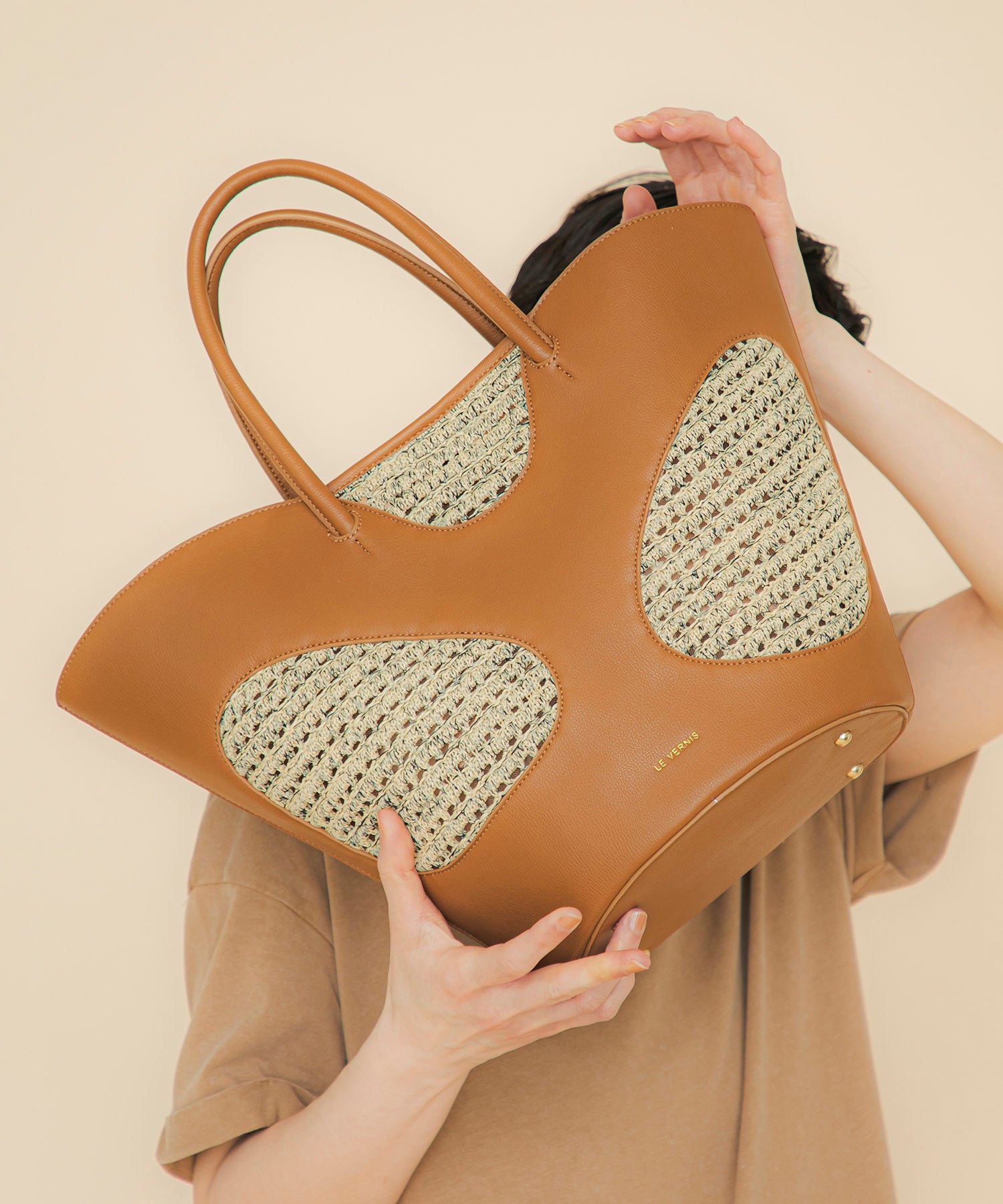 LE VERNIS] Hole digging tote | CASSELINI ONLINE SHOP