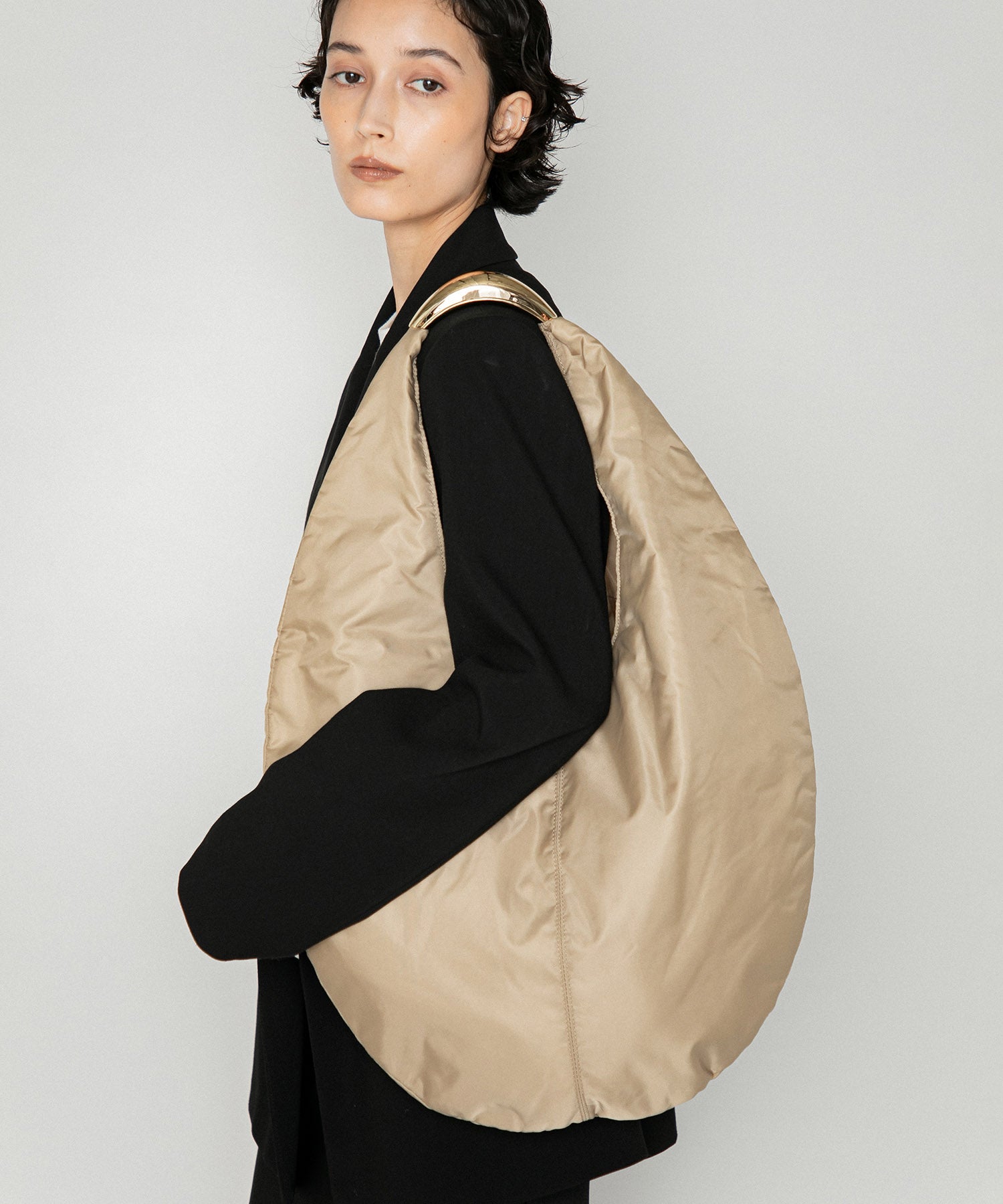 LE VERNIS]Sculpture nylon bag M | CASSELINI ONLINE SHOP