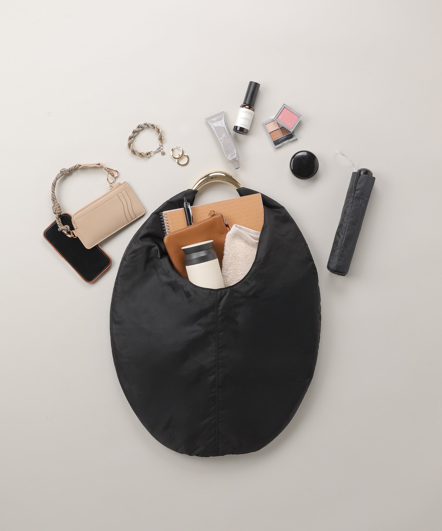 LE VERNIS Sculpture bag M ブラック LE VERNIS]Sculpture nylon bag M | CASSELINI ONLINE SHOP