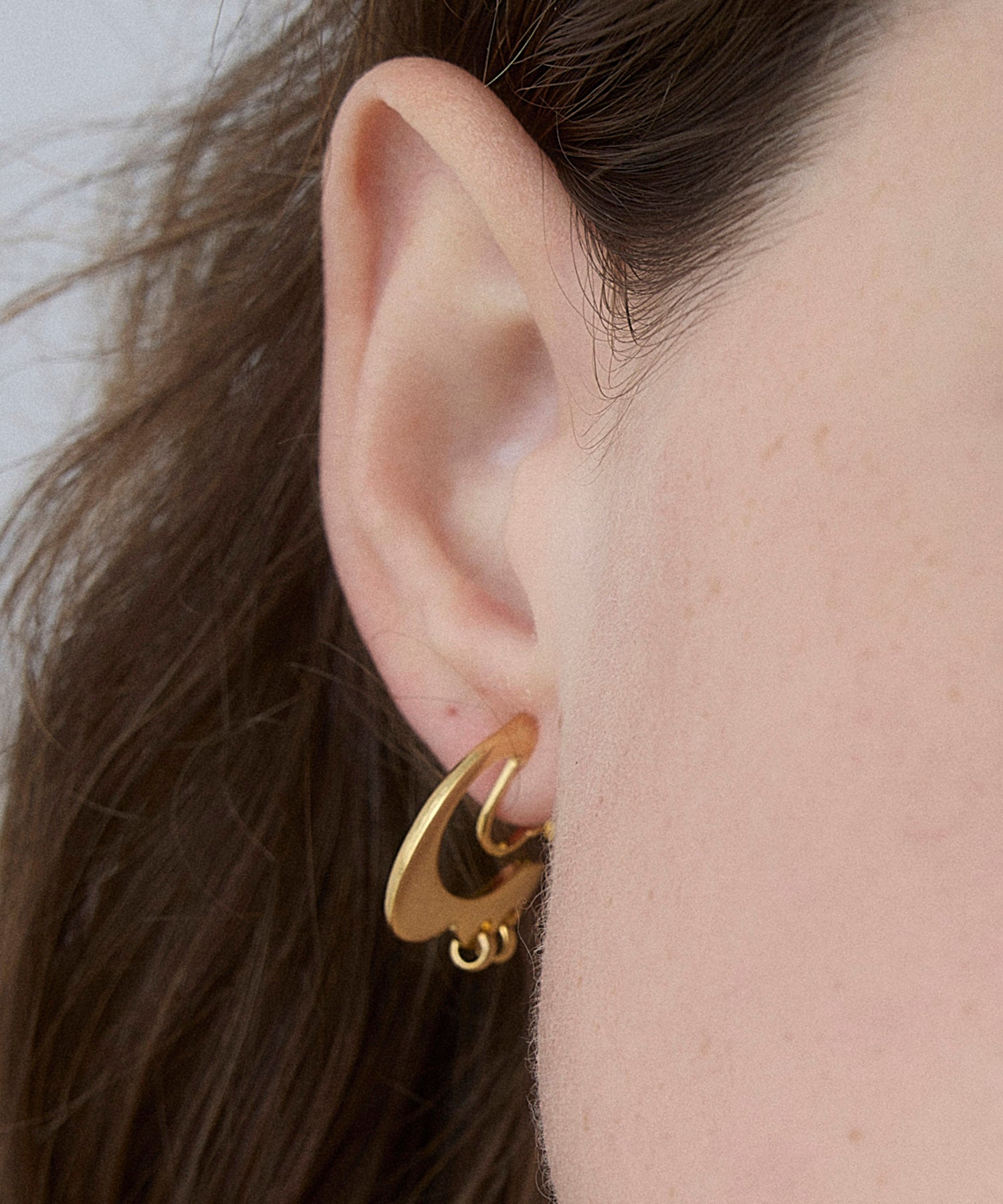 LAPUIS] Plate heart earrings | CASSELINI ONLINE SHOP