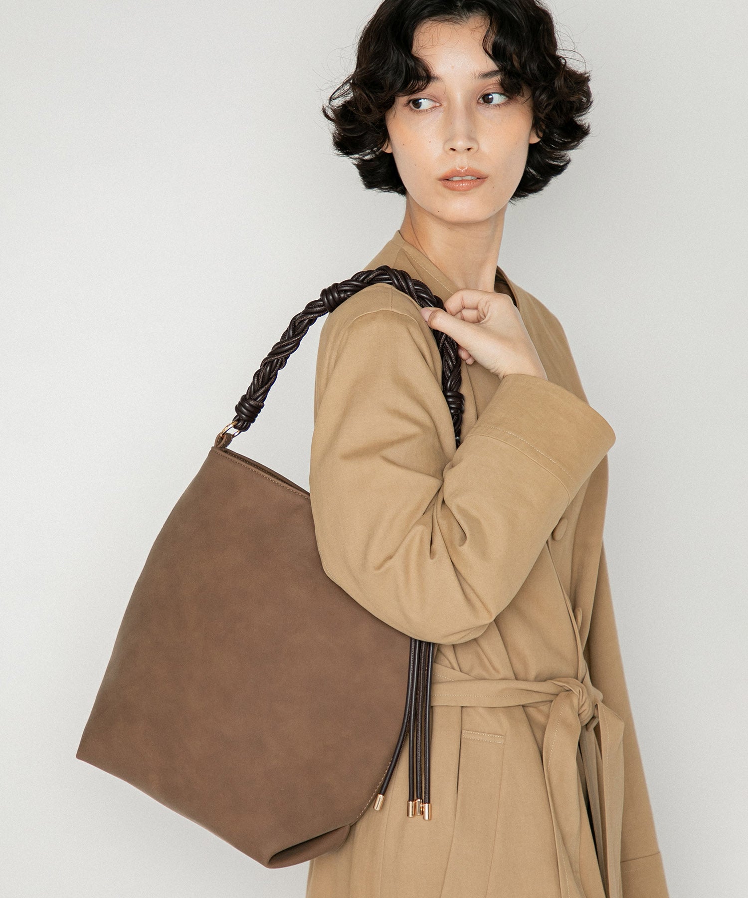 LE VERNIS] Woven handle bag | CASSELINI ONLINE SHOP