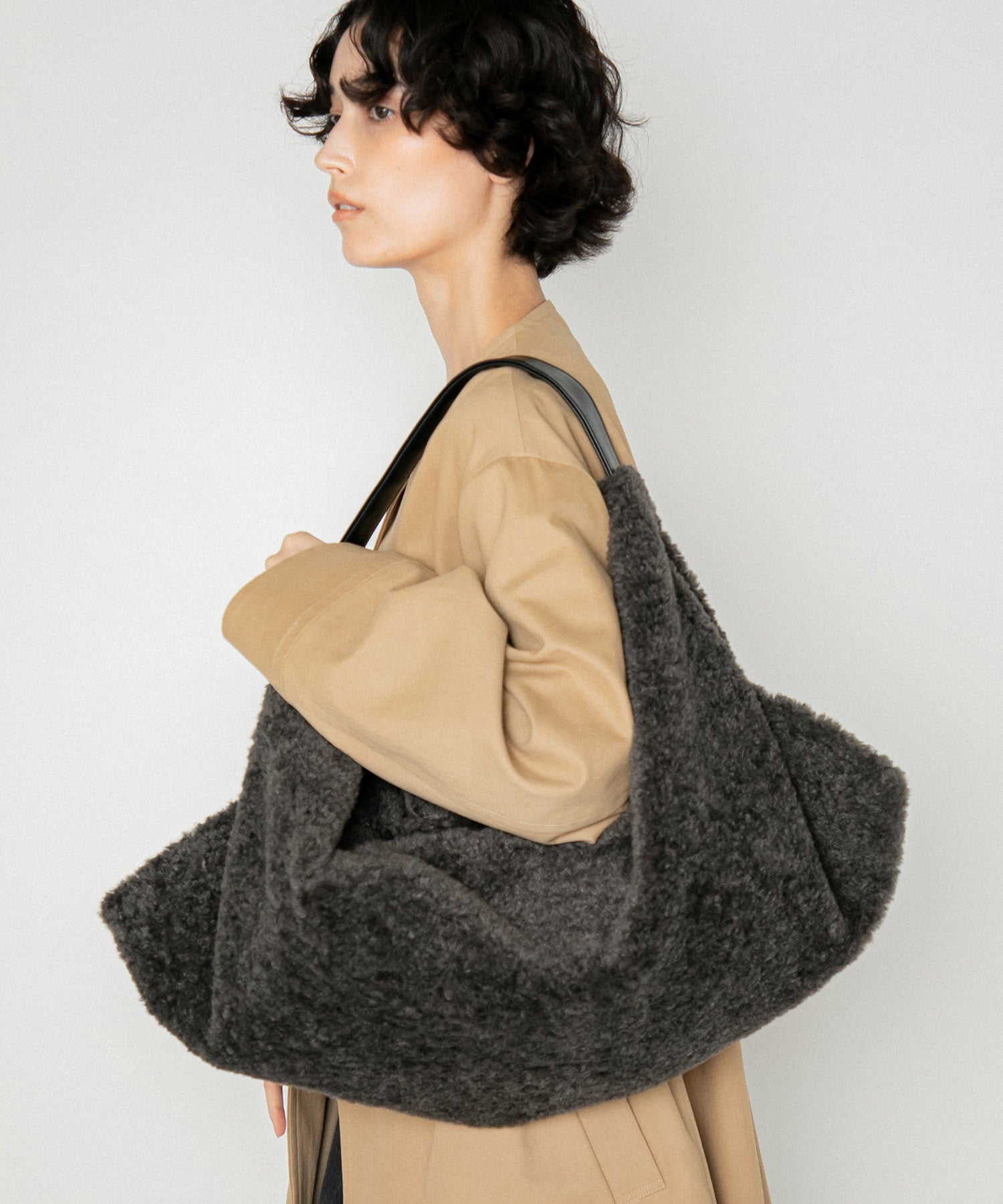 CAFUNE ファーバッグ LE VERNIS] Big fur bag | CASSELINI ONLINE SHOP