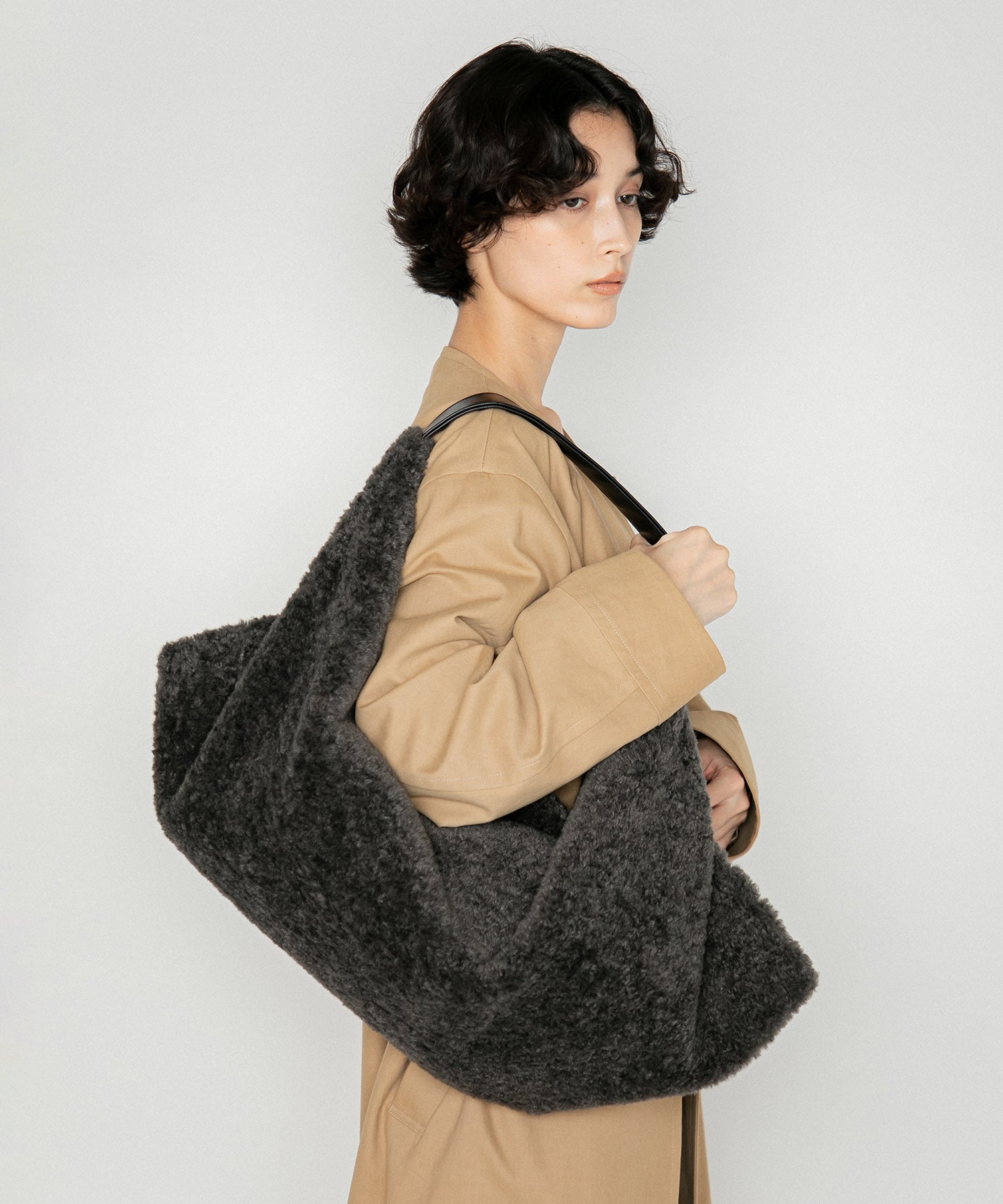LE VERNIS] Big fur bag | CASSELINI ONLINE SHOP