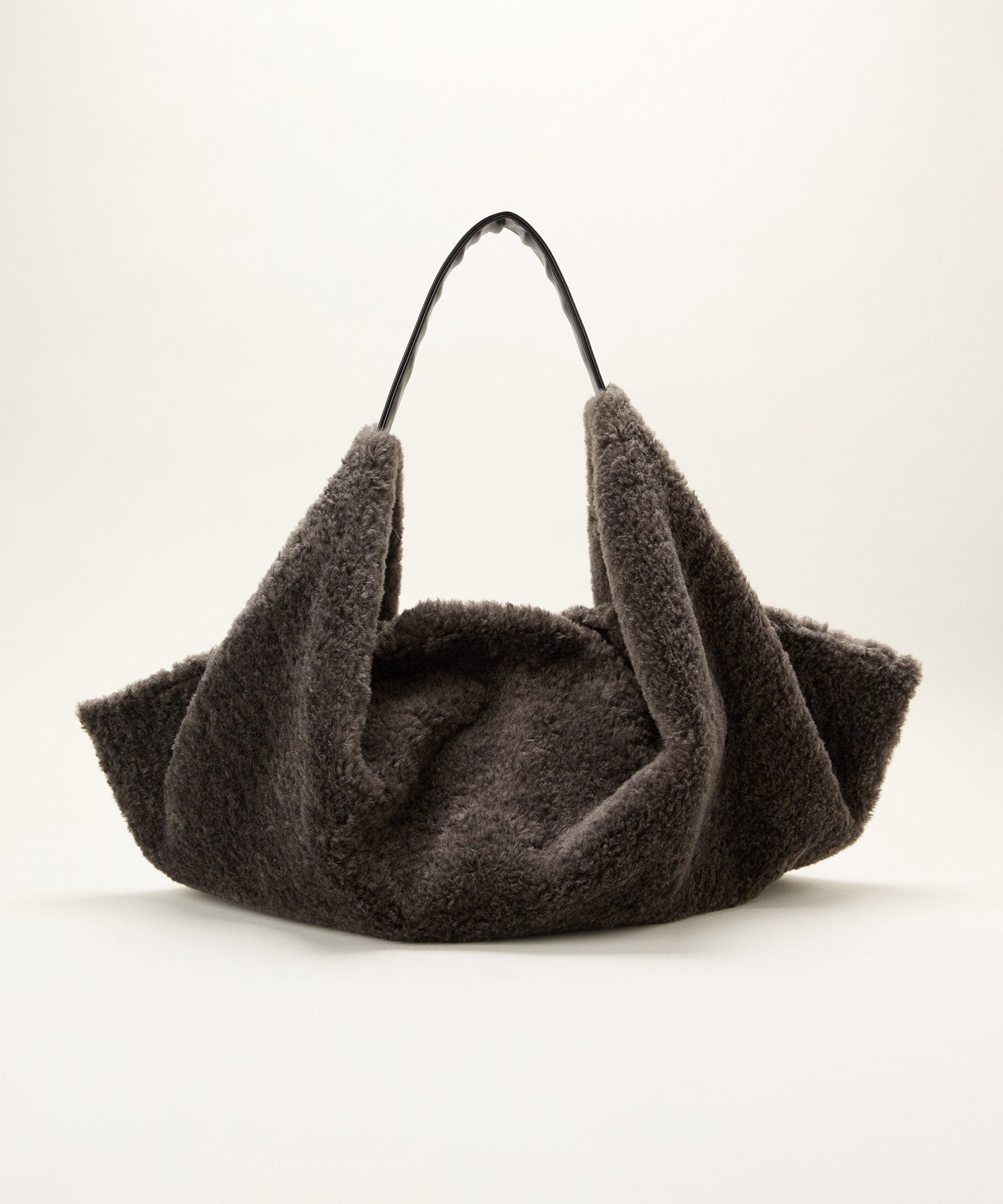 LE VERNIS] Big fur bag | CASSELINI ONLINE SHOP