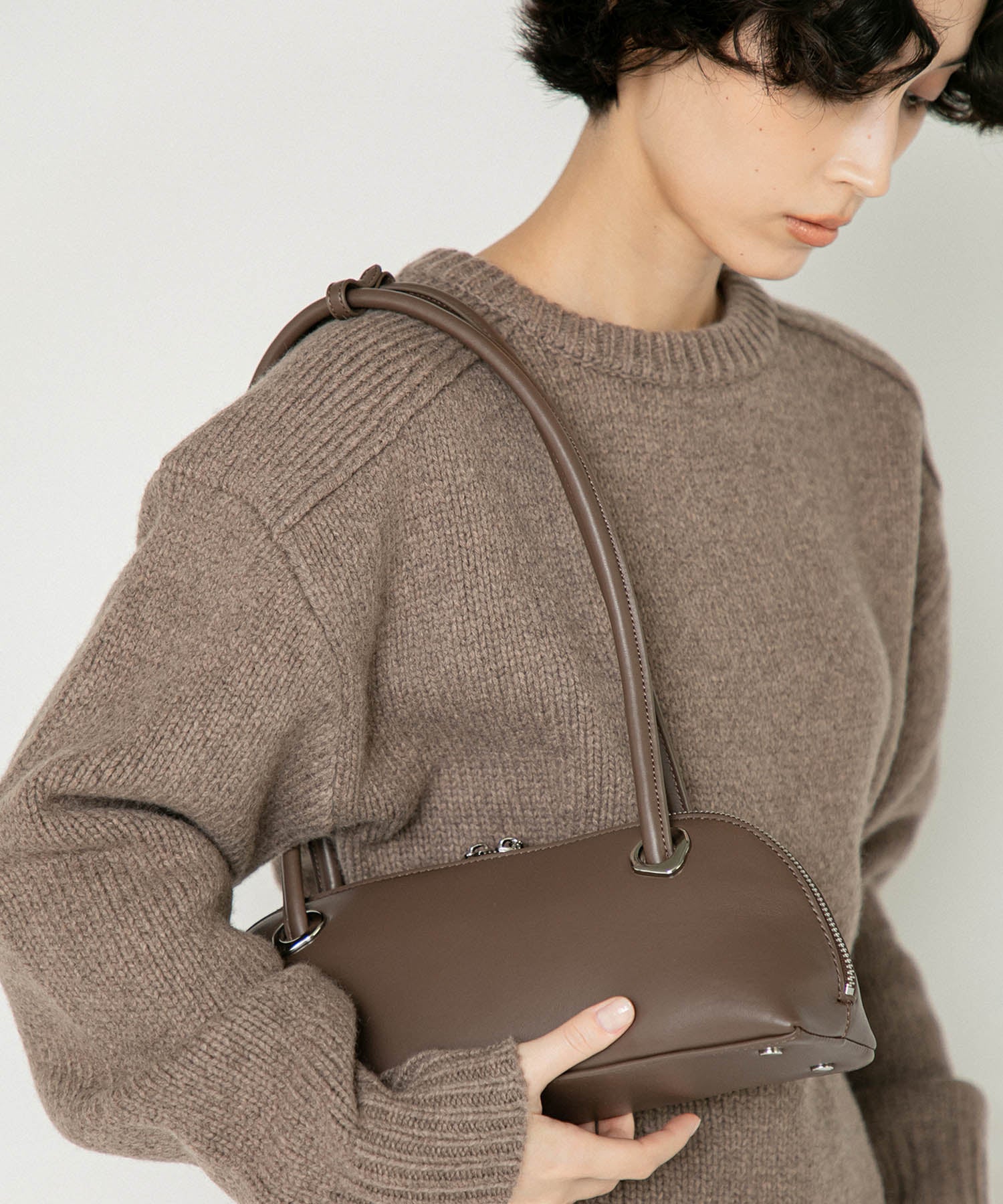 LE VERNIS] Eyelet slim boston bag | CASSELINI ONLINE SHOP