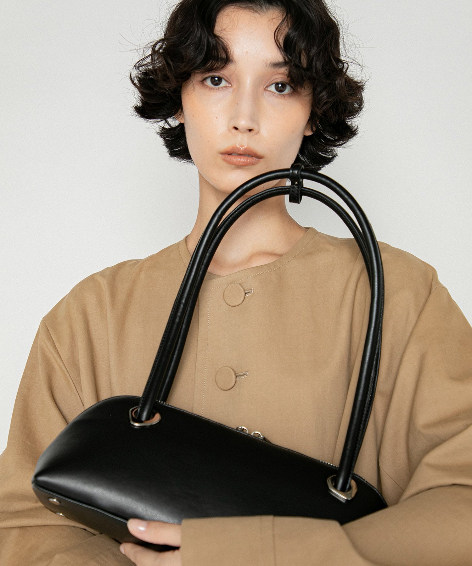 LE VERNIS] Eyelet slim boston bag | CASSELINI ONLINE SHOP