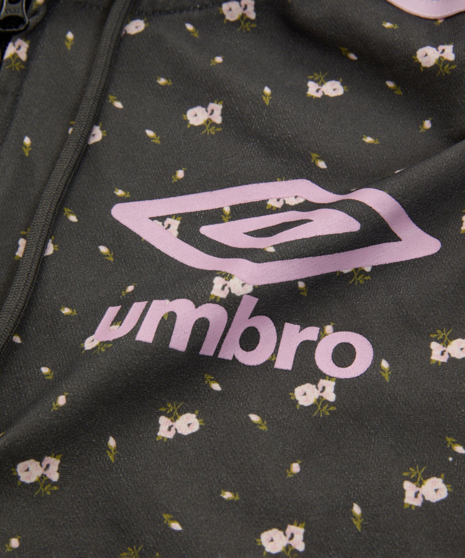 Casselini(キャセリーニ) 【umbro× Casselini】ラインロゴジップ